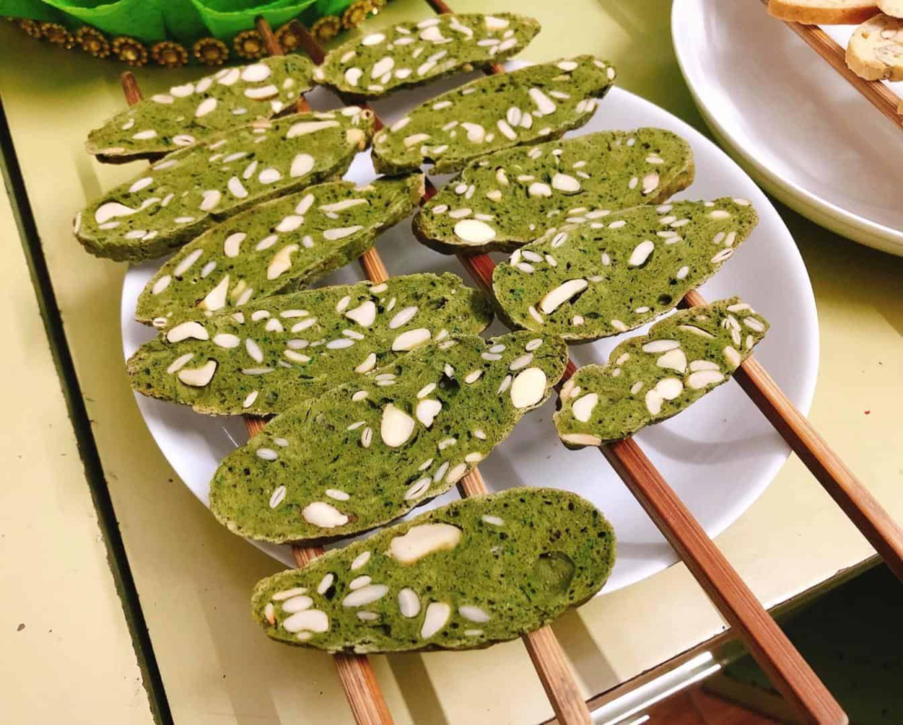 Chuẩn bị nguyên liệu làm bánh Biscotti